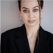 Si tu veux parler en russe, je serais ravie de t'inviter à mes cours.